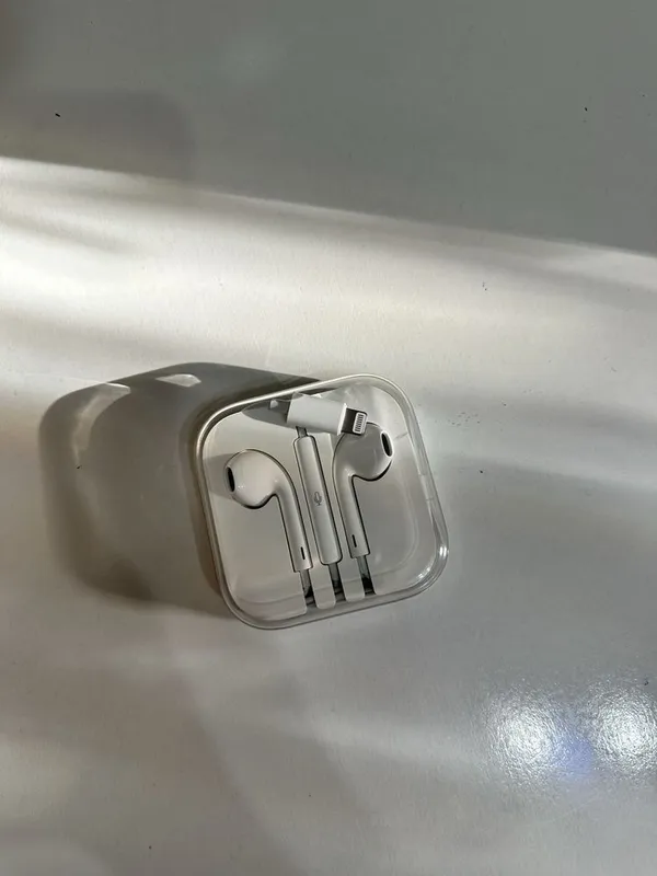 Продаются оригинальные наушники EarPods