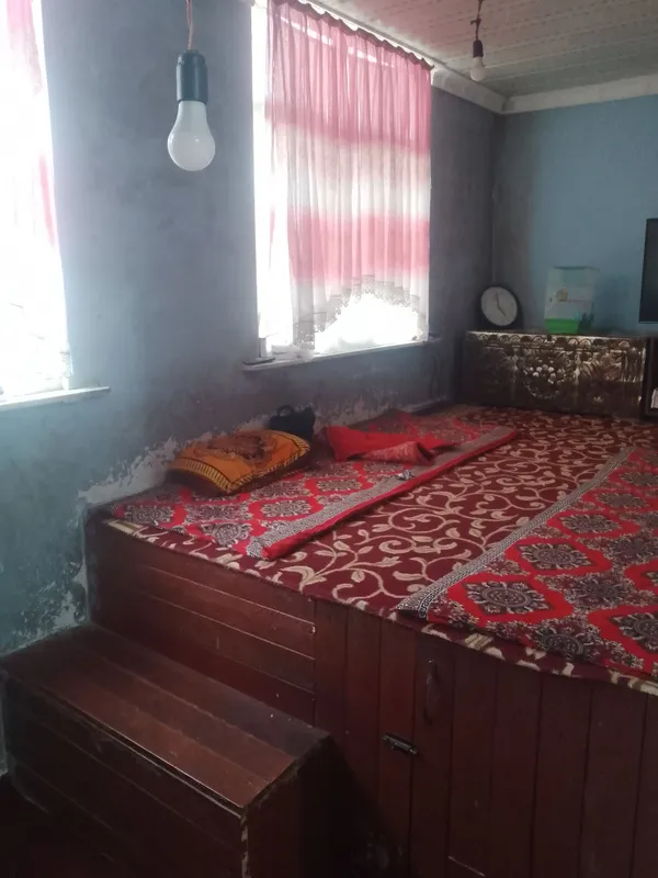 toshpolat orqasidagi 2etaj 2hona ĝishtli kv sotila 9