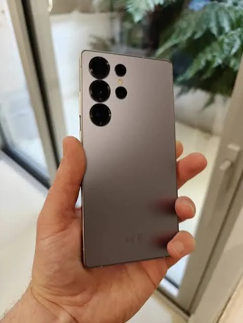 Samsung S25, 12/256 ГБ, состояние идеальное 2