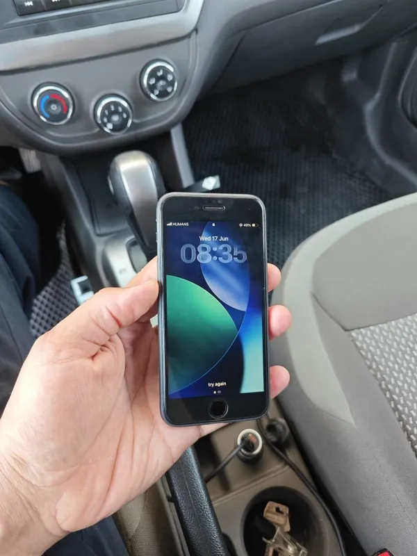 iphone se 3(2022) protssesor iphone 13 niki 1