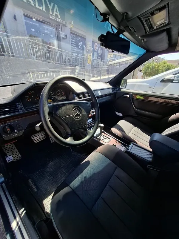 Mercedes benz w124 E230 6 Mercedes benz w124 E230 6