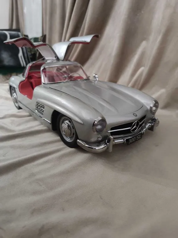 Коллекционная модель Mercedes 300SL 1:8 масштаб (56 см)