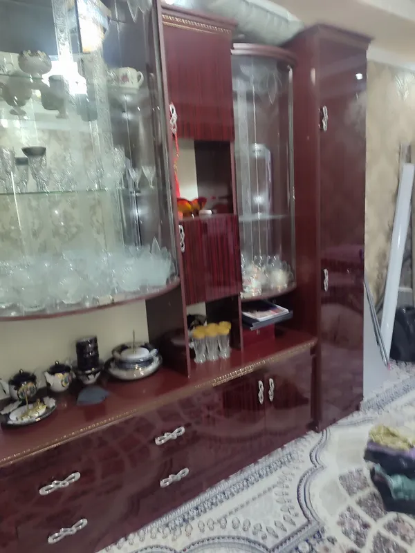 Shoshilinch devor shkafi sotiladi 1