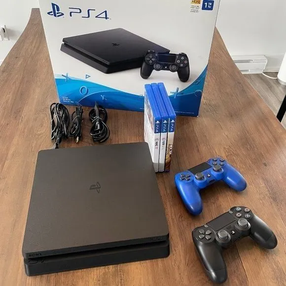 PlayStation 4 — фото 1