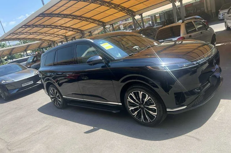 Dongfeng 008 MAX, полностью электрический, 2026 год, чёрный, серийный салон 2 Dongfeng 008 MAX, полностью электрический, 2026 год, чёрный, серийный салон 2
