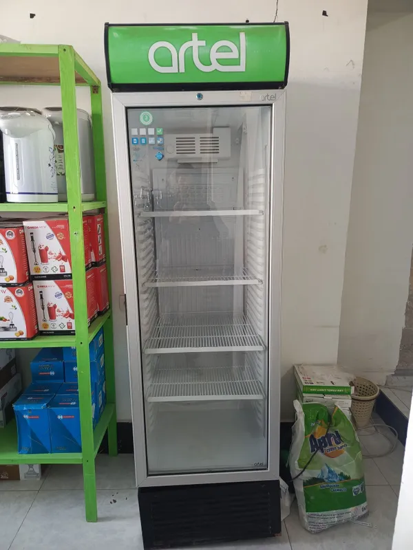 Artel vitrina xolodilnok HS-474SN