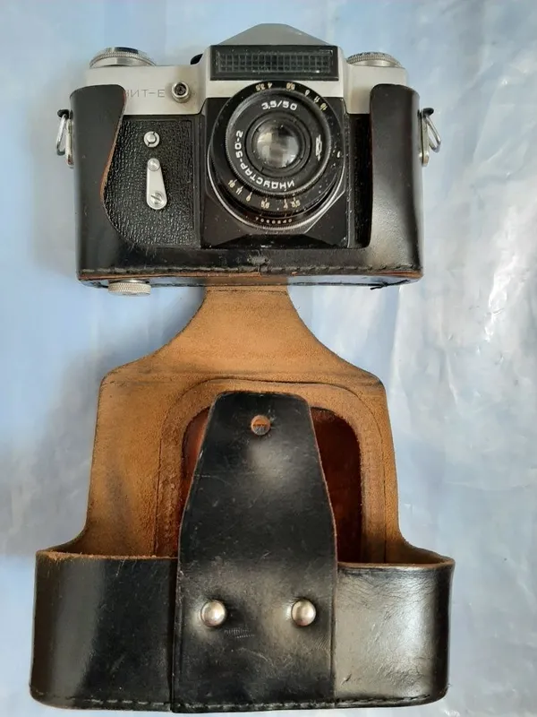 Angliyadan keltirilgan sovet plyonkali «Zenit» va Canon fotoapparatlari 1 Angliyadan keltirilgan sovet plyonkali «Zenit» va Canon fotoapparatlari 1