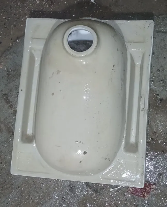 Продаётся чаша унитаза. Размер 45×52 см 2