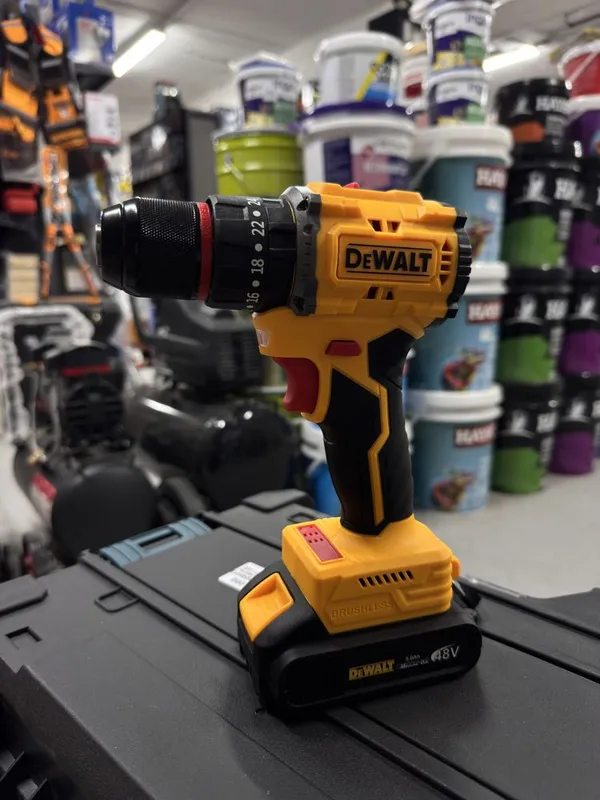 Двухскоростная безударная дрель-шуруповёрт DeWalt — фото 1 Двухскоростная безударная дрель-шуруповёрт DeWalt — фото 1