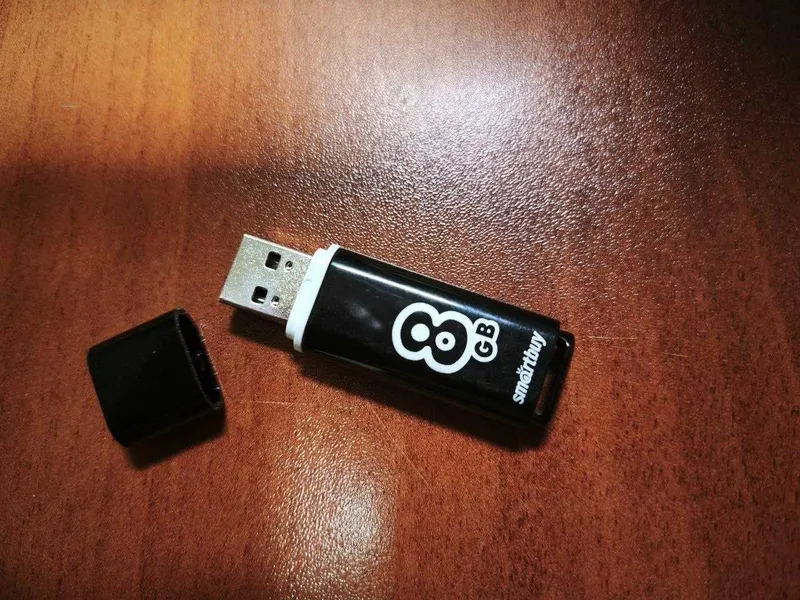 USB флешка 8GB 2.0 — фото 1