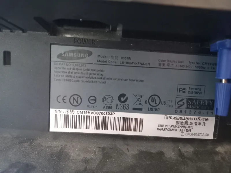 Samsungdan manitor 19dyum 60 hz isleydi