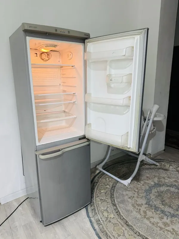 Продаётся холодильник Samsung 3