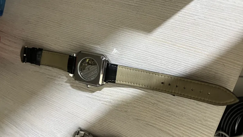 Soat mexanika Cartier narxi 300.000 yangi 1