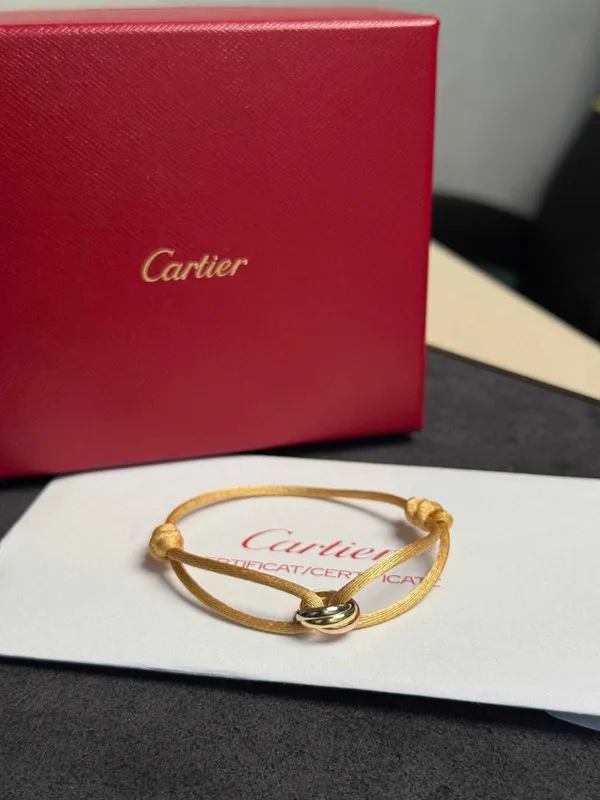 Браслет Cartier Trinity беж нитка