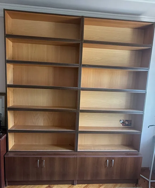 Книжный шкаф