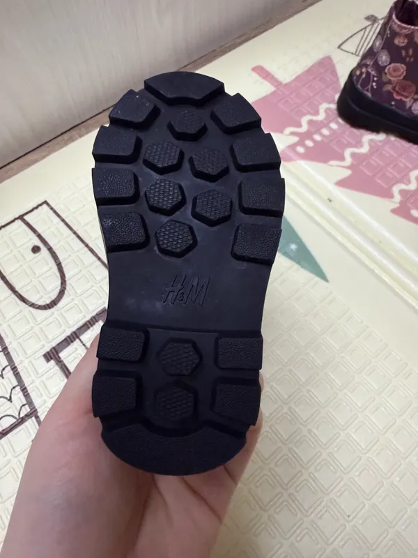 H&M’dan yengil issiqlik saqlovchi bolalar botinkalari 4 H&M’dan yengil issiqlik saqlovchi bolalar botinkalari 4