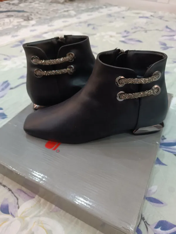 ayollar oyoq kiyimi