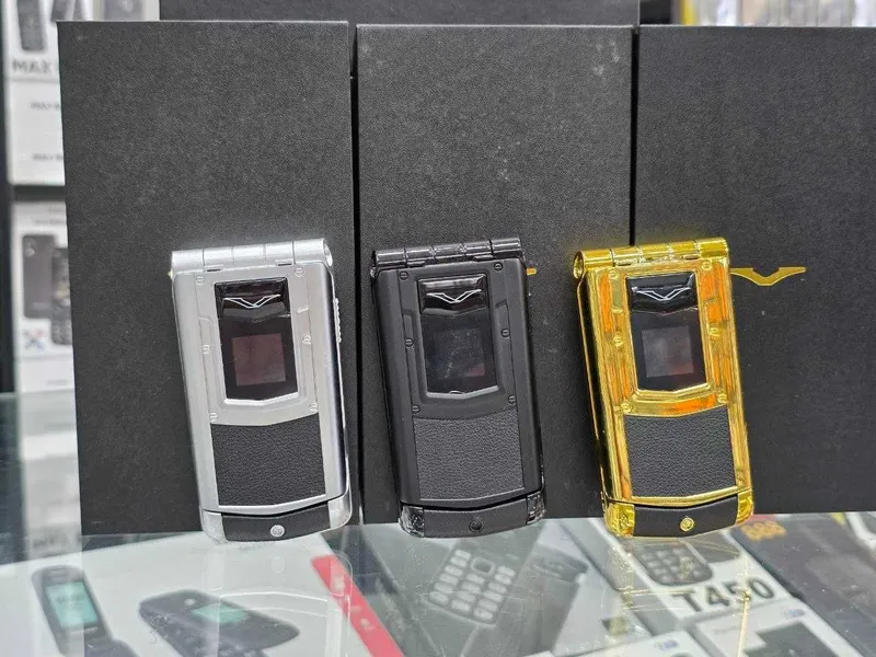 Motorola V77 ( Silver, Black,Gold )
