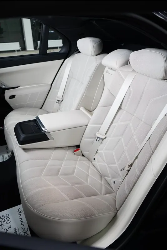 BMW 760i xDrive Hybrid 2025 — фото 7