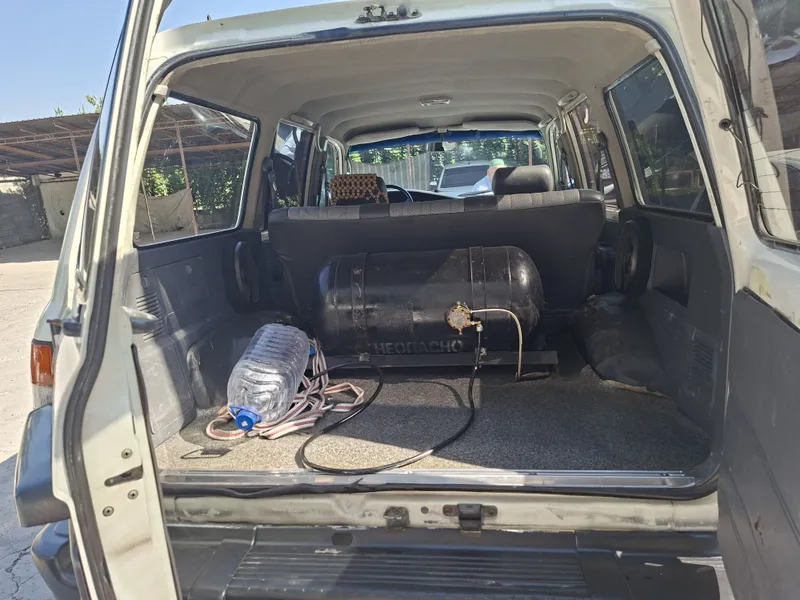 Toyota land cruiser 80 6 Toyota land cruiser 80 6