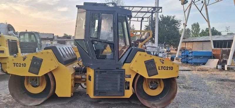 Продаётся дорожный каток 1