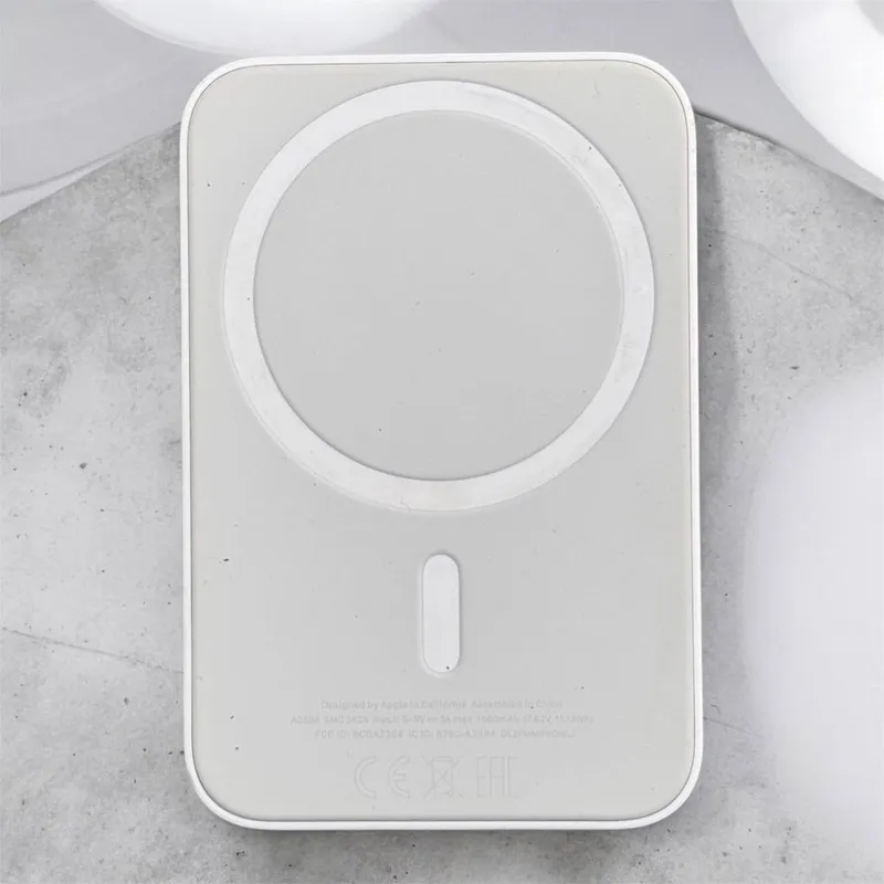 Apple Magsafe poverbank. — фото 1
