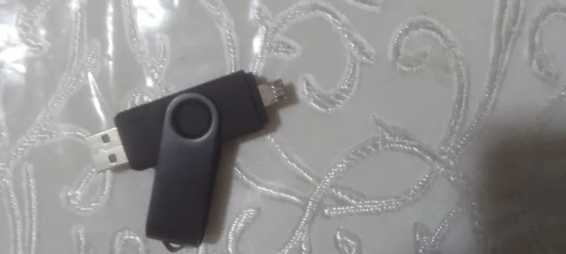 Fleshka sotiladi, deyarli yangi