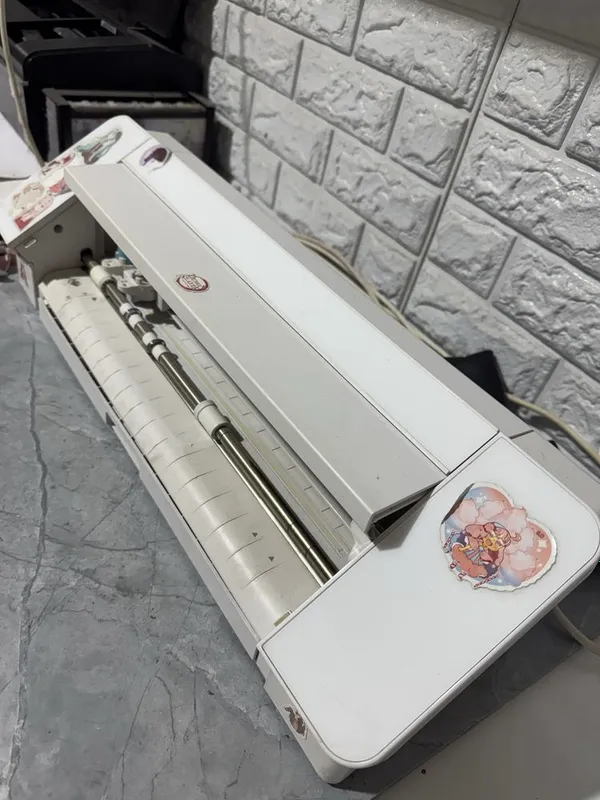 Silhouette Cameo 4, резак для наклеек, винила и термоплёнки