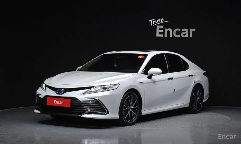 Toyota Camry 2.5 XLE Hybrid 1