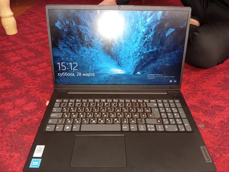 Noutbuk Lenovo xotira 128GB 8GB kafolat beriladi narxi kelishladi