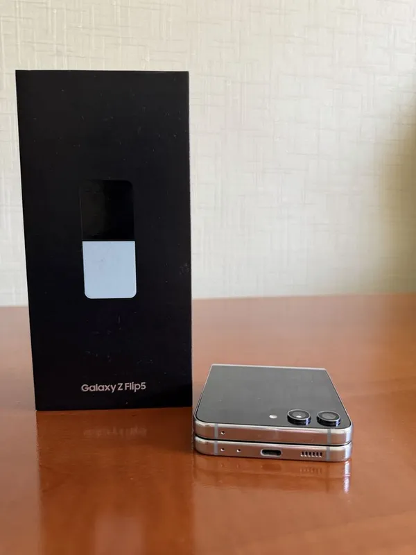 Z flip 5 8/256 GB. Mint 6 Z flip 5 8/256 GB. Mint 6