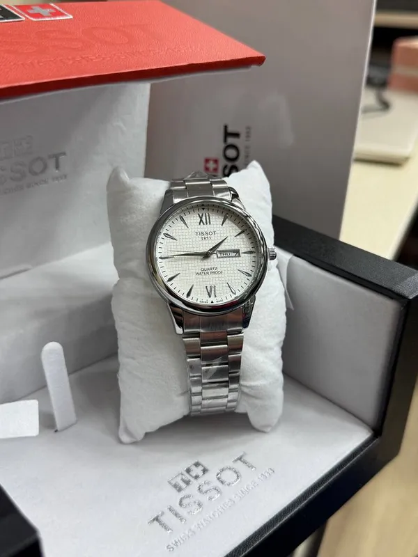 часы TISSOT новые 1 часы TISSOT новые 1