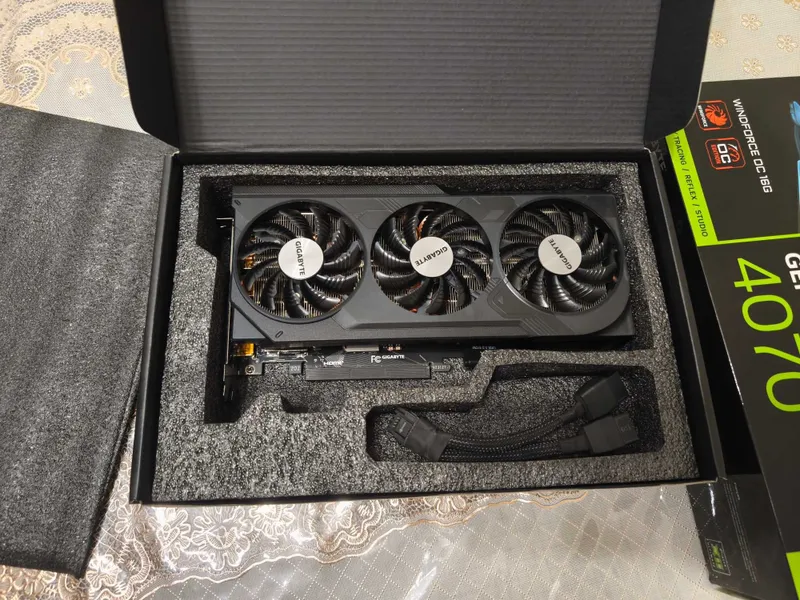 Videokarta RTX 4070Ti Super 16gb 2 Videokarta RTX 4070Ti Super 16gb 2