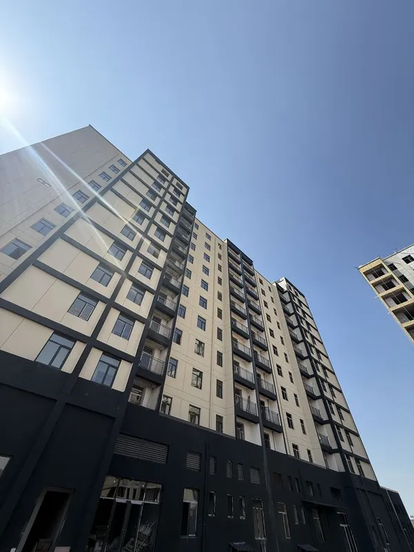 Nurafshonda novostroyka sotiladi. 11 qavatli bino 8 qavat 43.8 kv.m 5
