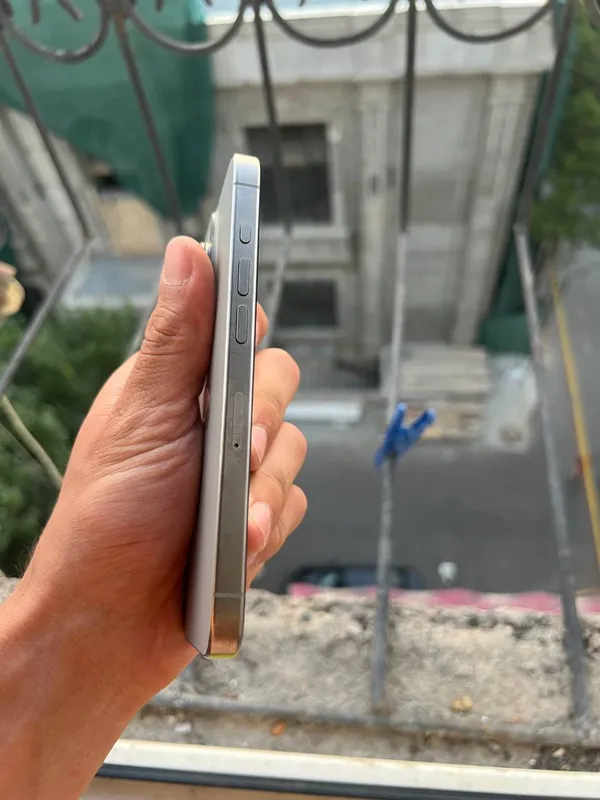Iphone 15 pro 128gb 90 yomks 2