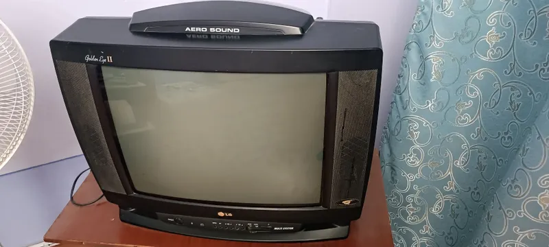 Televizor LG ishlab duribti hamma yeri