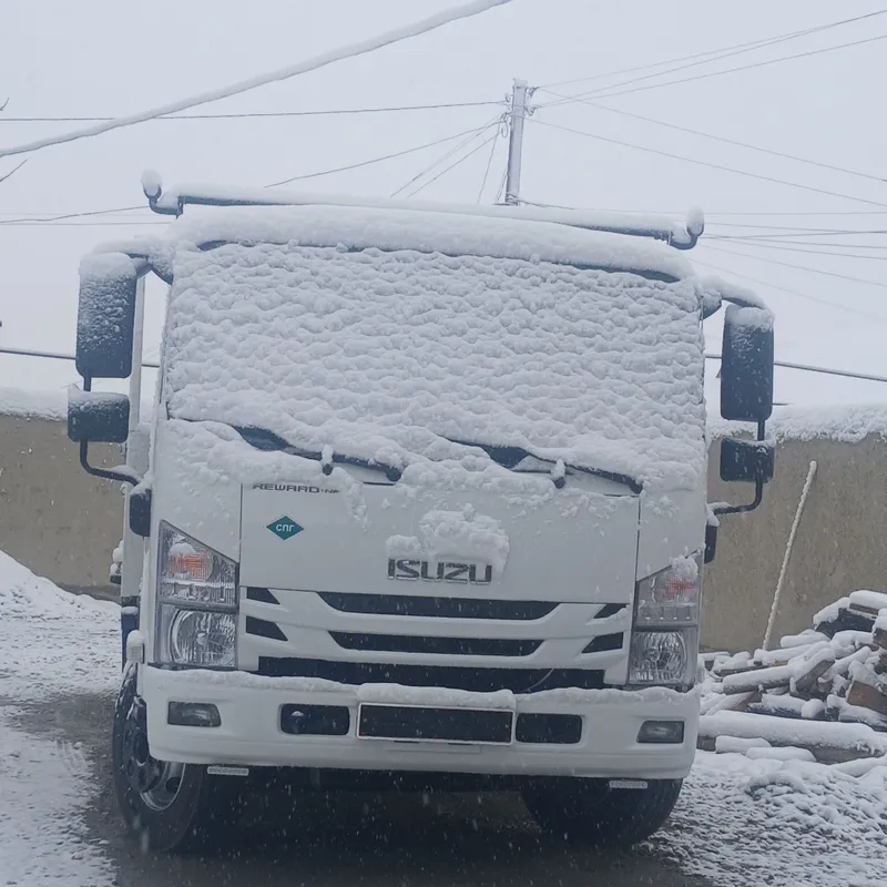 Isuzu shassi 5t snj yili 2011 1