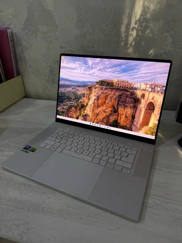 ASUS ROG Zephyrus G16 | Ultra 9 185H | RTX 4060 | 32GB | 1TB 1 ASUS ROG Zephyrus G16 | Ultra 9 185H | RTX 4060 | 32GB | 1TB 1