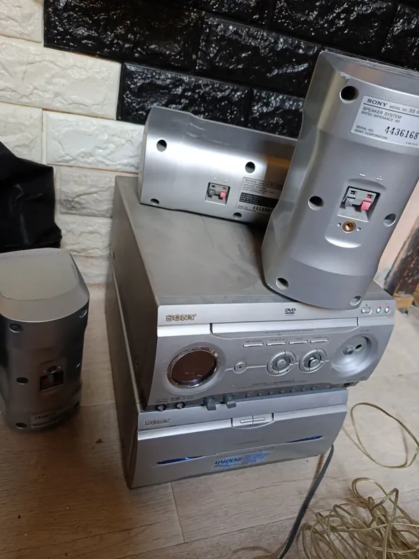 Продам музыкальный центр магнитофон Sony 4 Продам музыкальный центр магнитофон Sony 4