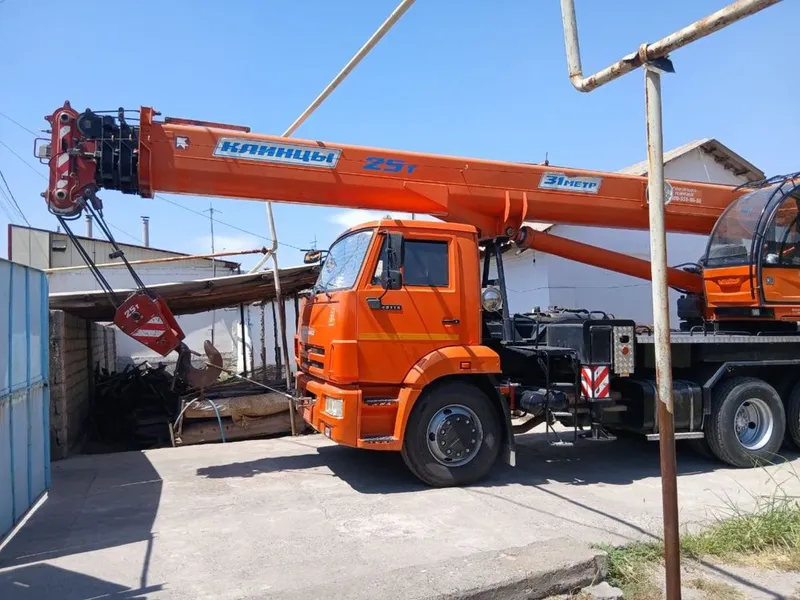 Avto kran sotiladi 25T KAMAZ 3