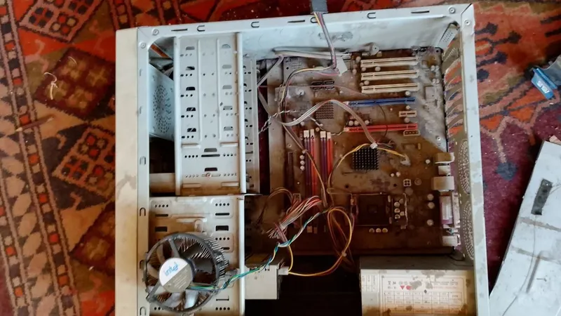Kompyuter monitor 5
