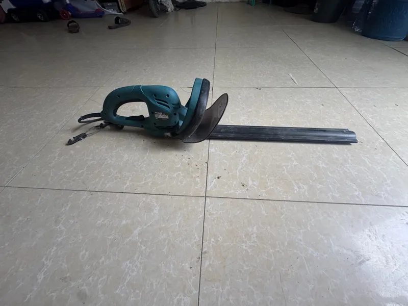 Электрический кусторез Makita 1 Электрический кусторез Makita 1