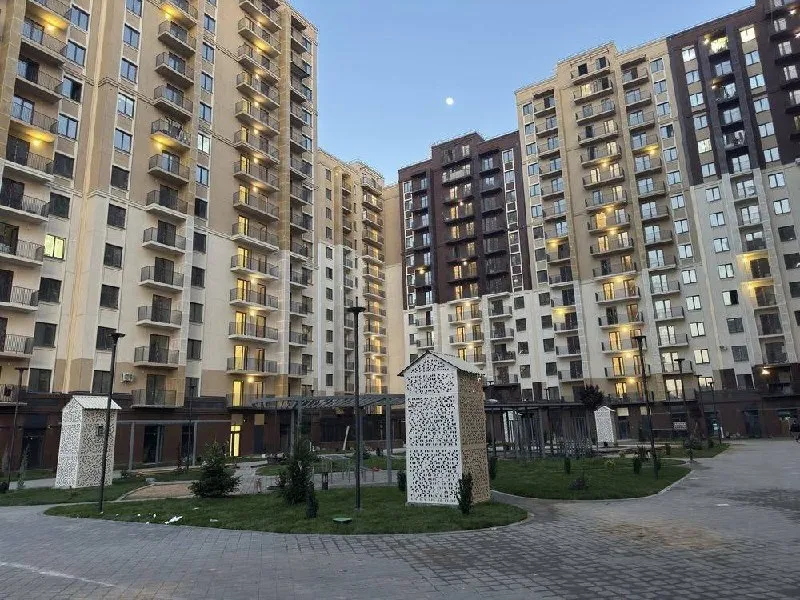 3/7/13 ЖК O'z Zamin, Мирабадский район, white box, вид во двор — фото 1
