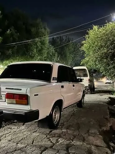 Jiguli VAZ 2107 sotiladi Jiguli VAZ 2107 sotiladi
