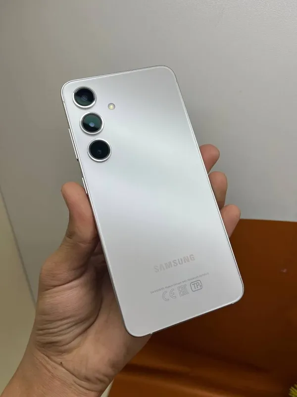 Samsung galaxy s24 5G 1