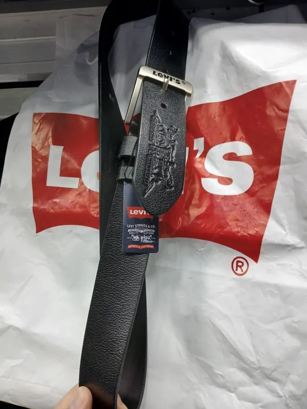 Продаю качественный новый кожаный ремень LEVIS звоните смело
