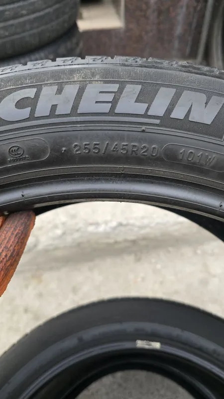 255/45/R20 Michelin latitude sport 3