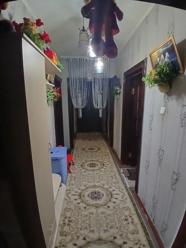 Кенг ва шинам 4 хоналик уй сотувда