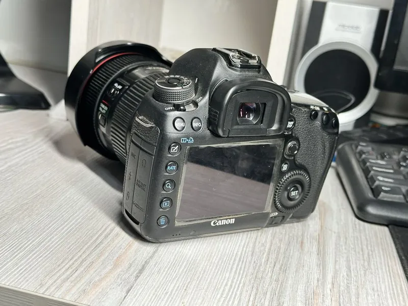 Canon 5d mark 3 aotiladi srochni 3 Canon 5d mark 3 aotiladi srochni 3