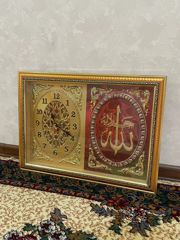 Настенные часы с арабской надписью Аллах Настенные часы с арабской надписью Аллах